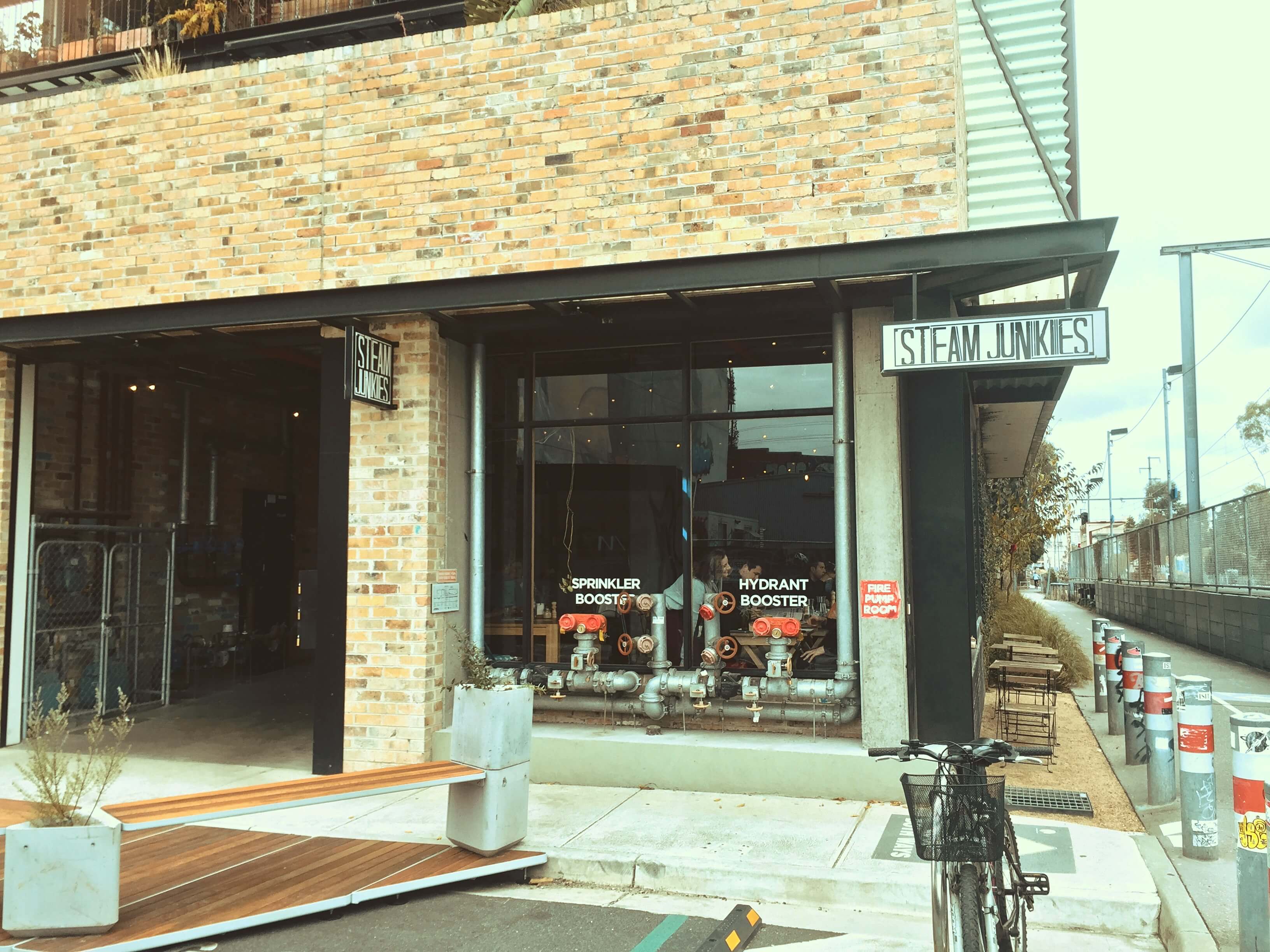 Steam Junkie Cafe
