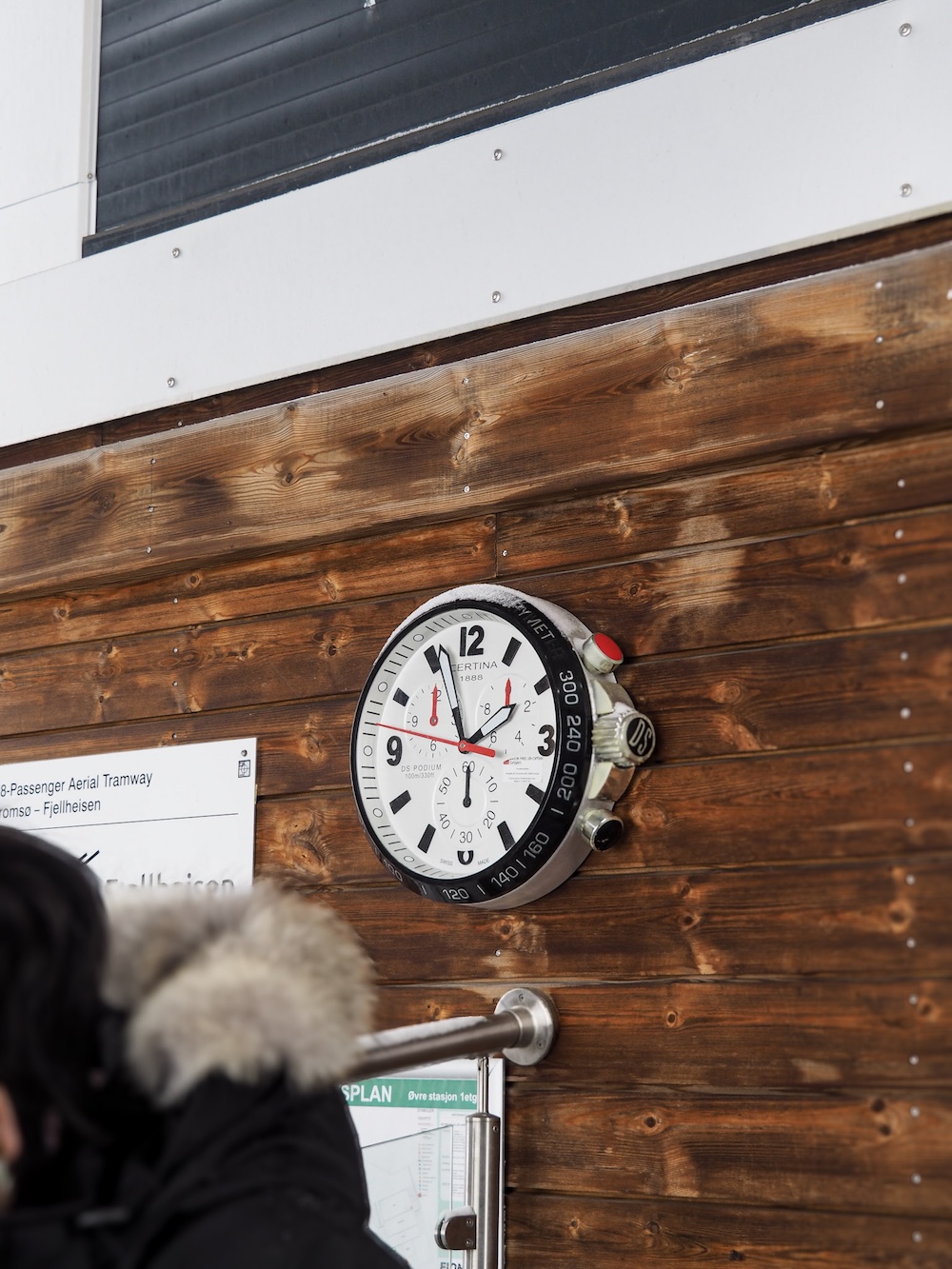 Clock at Fjellheisen, Tromsø
